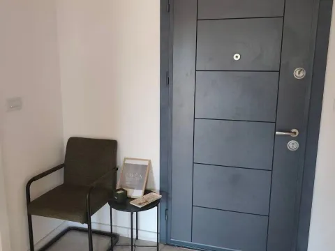 Rent, two bedroom apartment, 50m², Tivat, Crna Gora - image 6