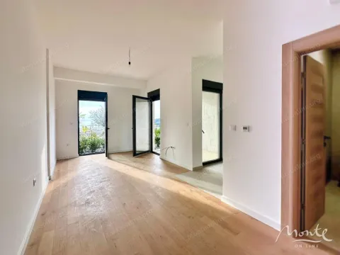 Sale, one bedroom apartment, 46m², Petrovac, Budva - image 9