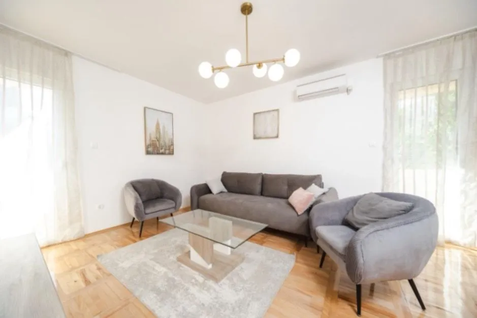 Izdavanje, jednosoban stan, 57m², Bulevar, Budva