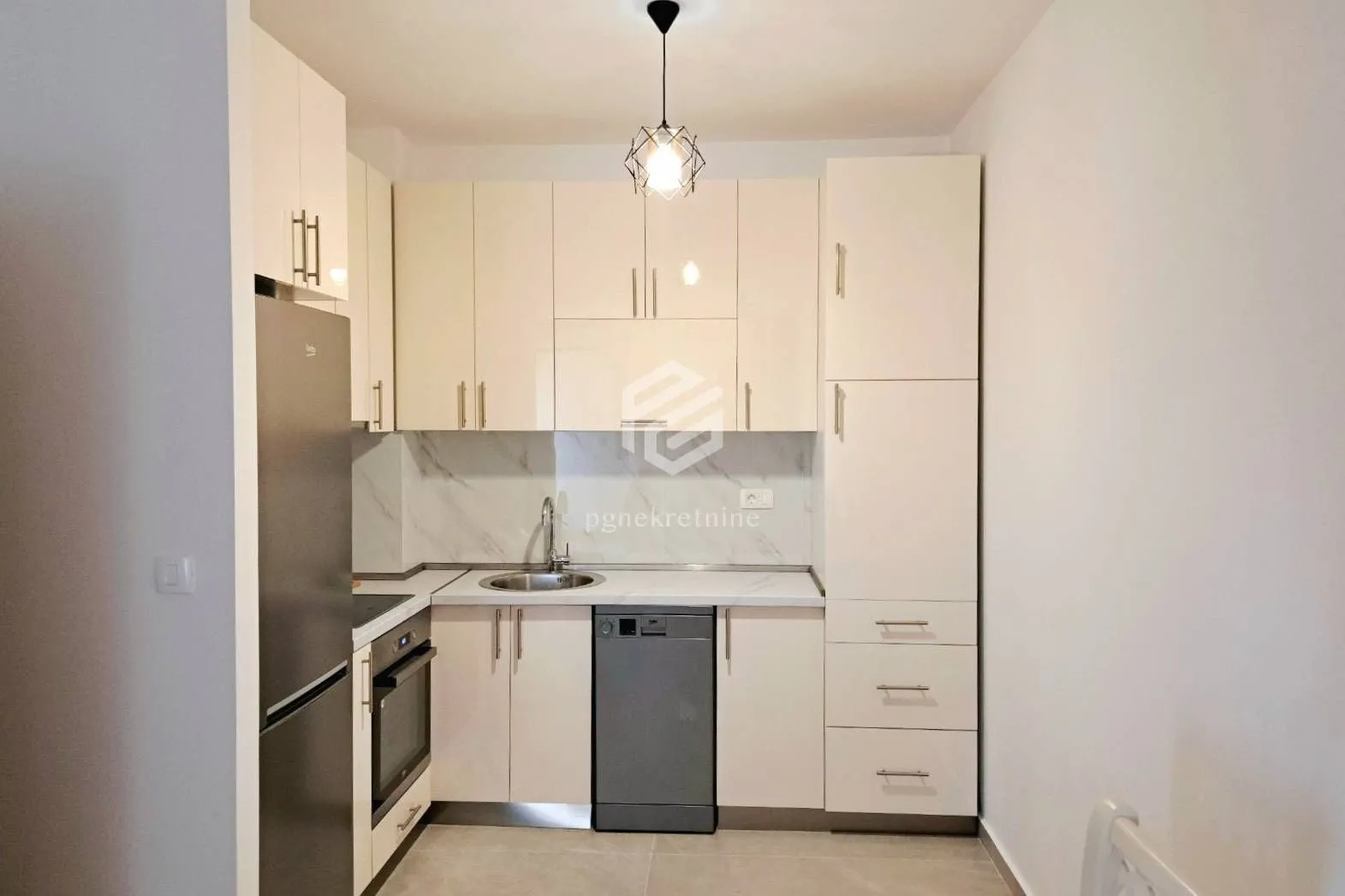 Izdavanje, jednosoban stan, 48m², City Kvart, Podgorica