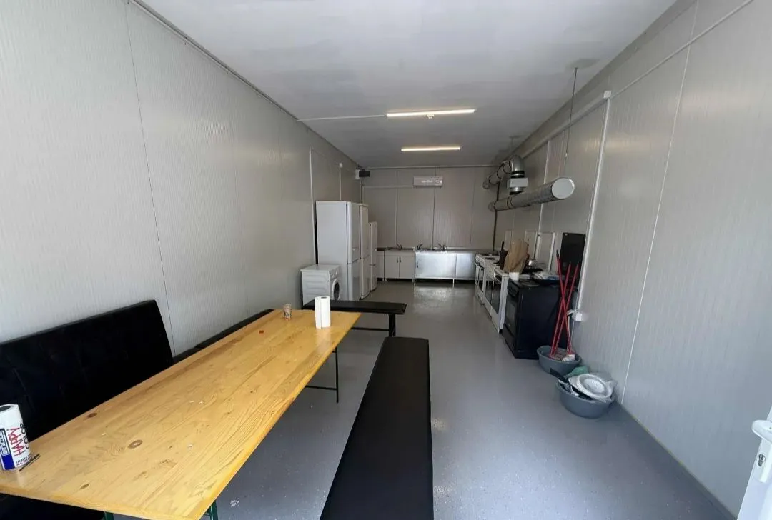 Izdavanje, kuća, 320m², Dobanovci, Surčin
