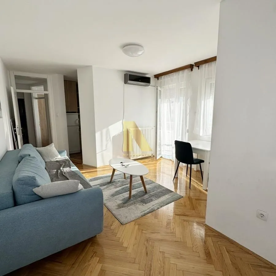 Izdavanje, jednosoban stan, 41m², Cara Dušana, Novi Sad Sve Podlokacije