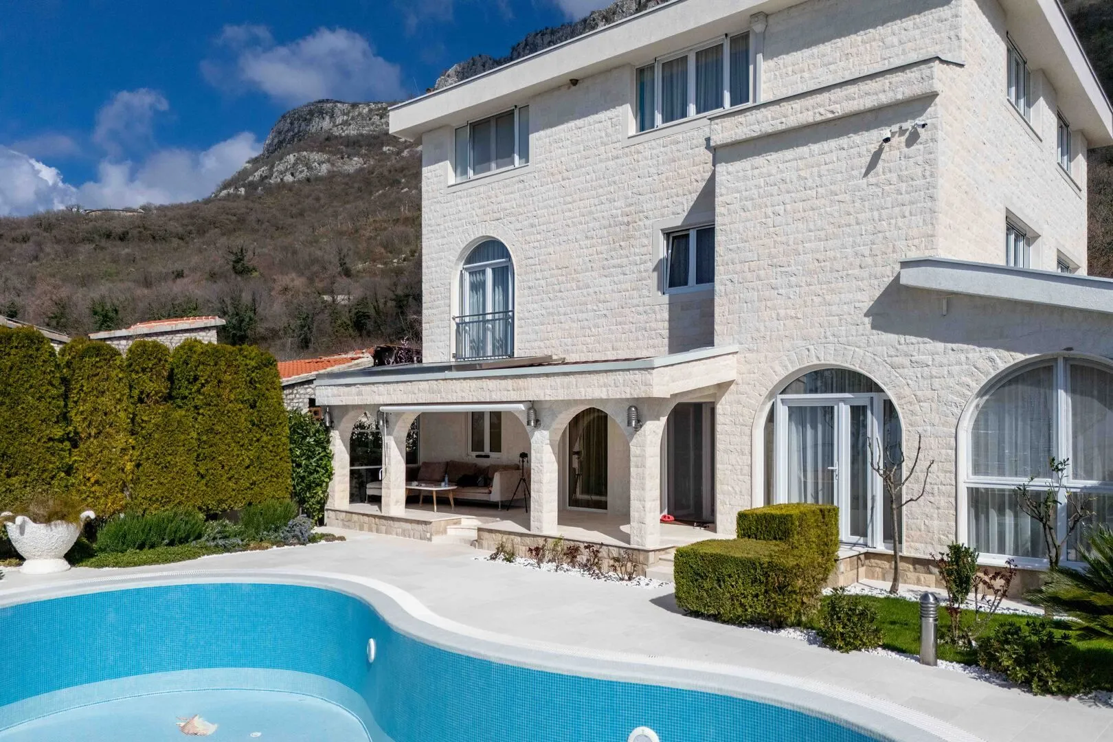 Sale, house, 410m², Blizikuće, Budva