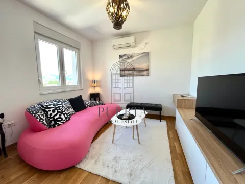 Rent, one bedroom apartment, 49m², City Kej, Podgorica - image 3