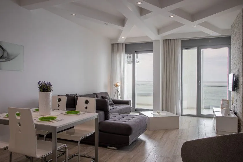 Izdavanje, dvosoban stan, 93m², Sutomore, Bar