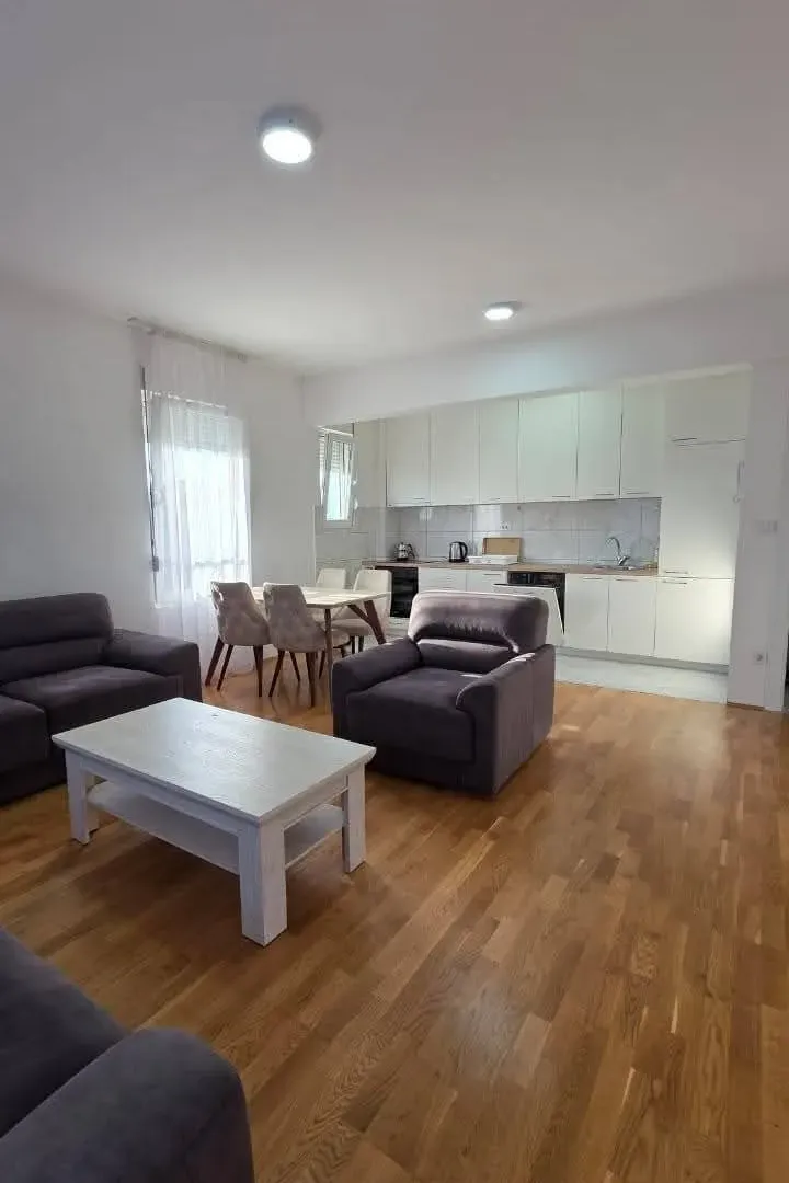 Prodaja, dvosoban stan, 70m², 1 maj, Podgorica