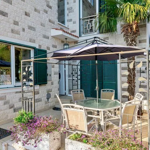 Rent, house, 300m², Bečići, Budva