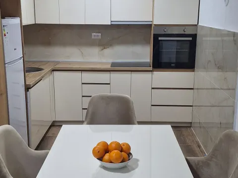 Izdavanje, kuća, 70m², Radanovići, Kotor - image 10