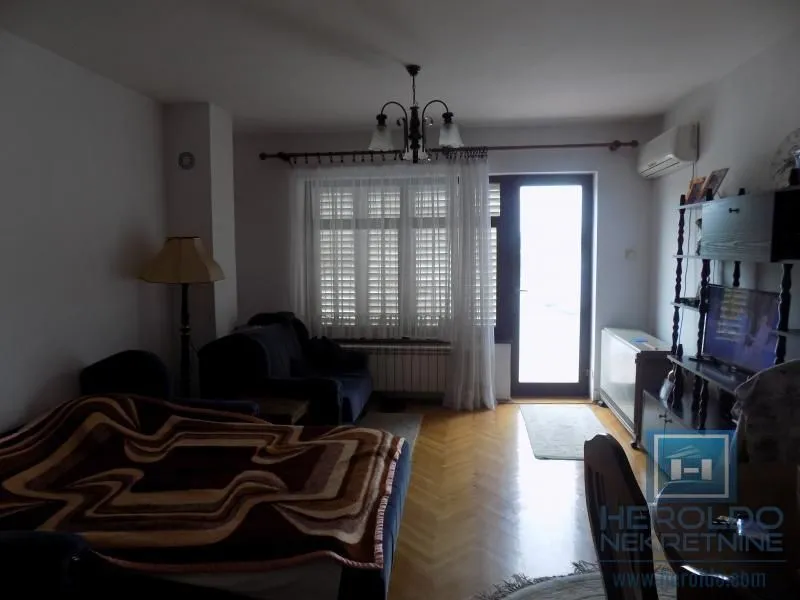 Sale, office space, 300m², Moravski park, Ćuprija