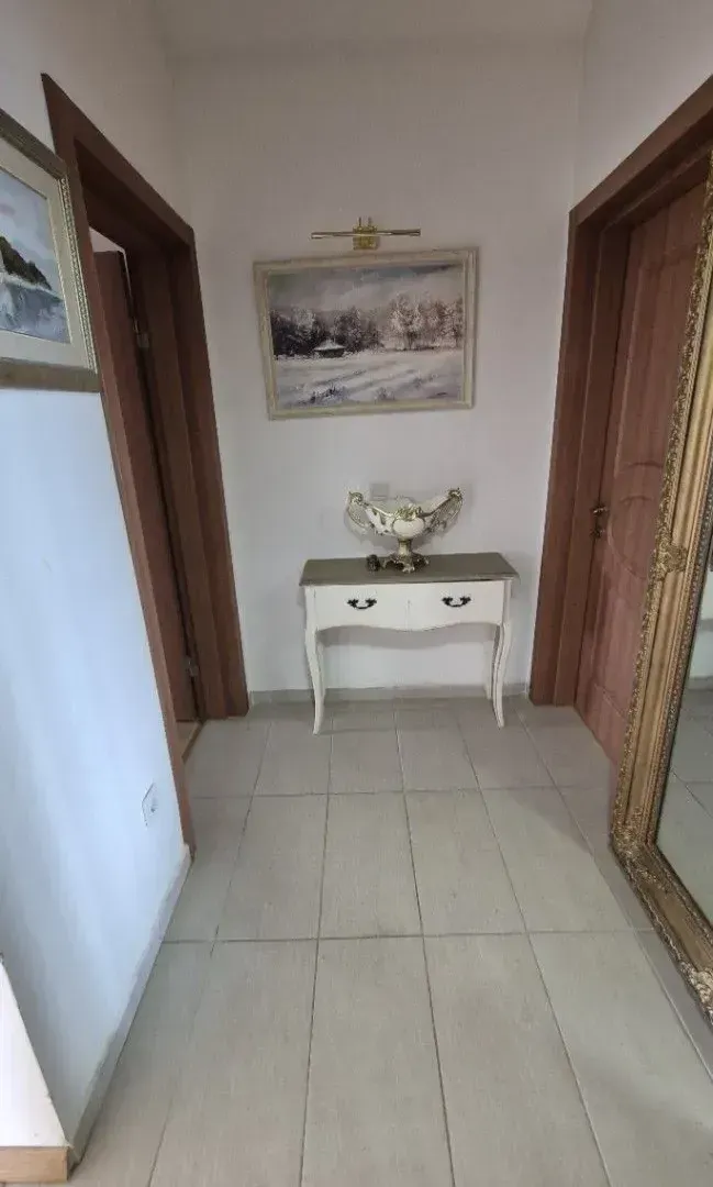 Prodaja, dvosoban stan, 120m², Stari Aerodrom, Podgorica