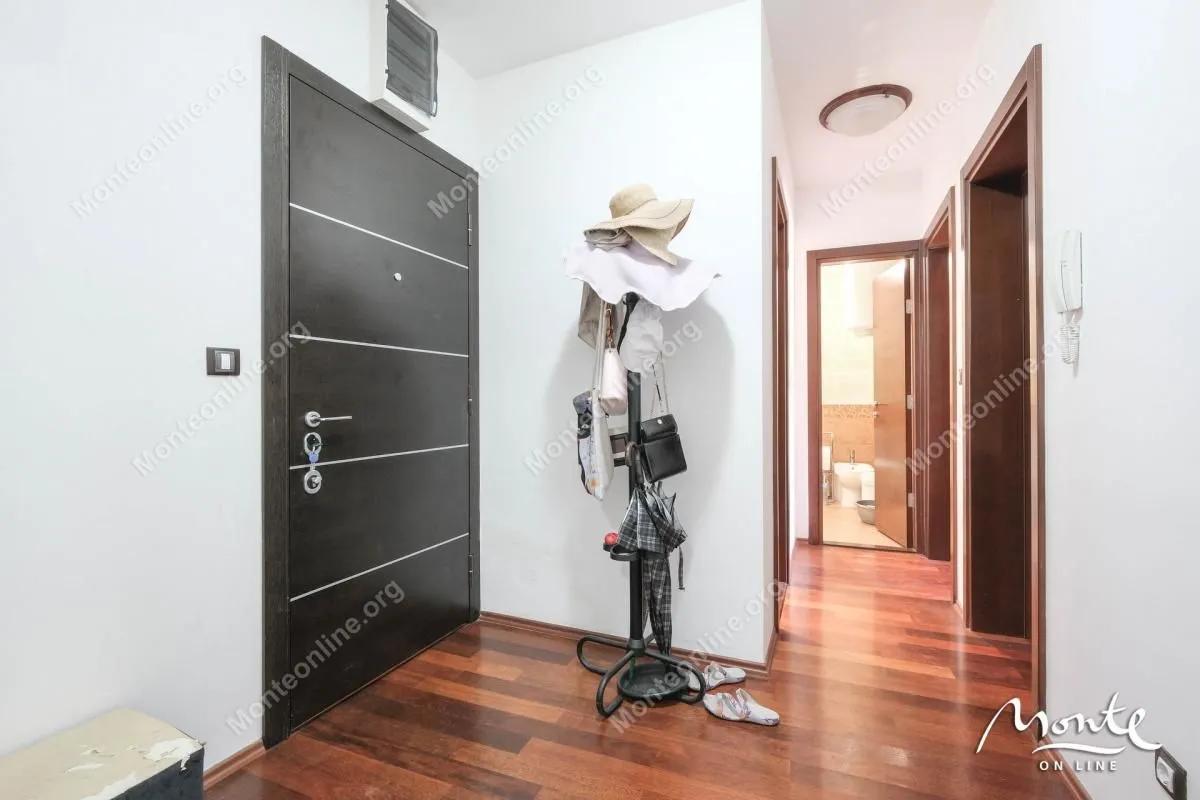 Prodaja, dvosoban stan, 85m², Dobrota, Kotor