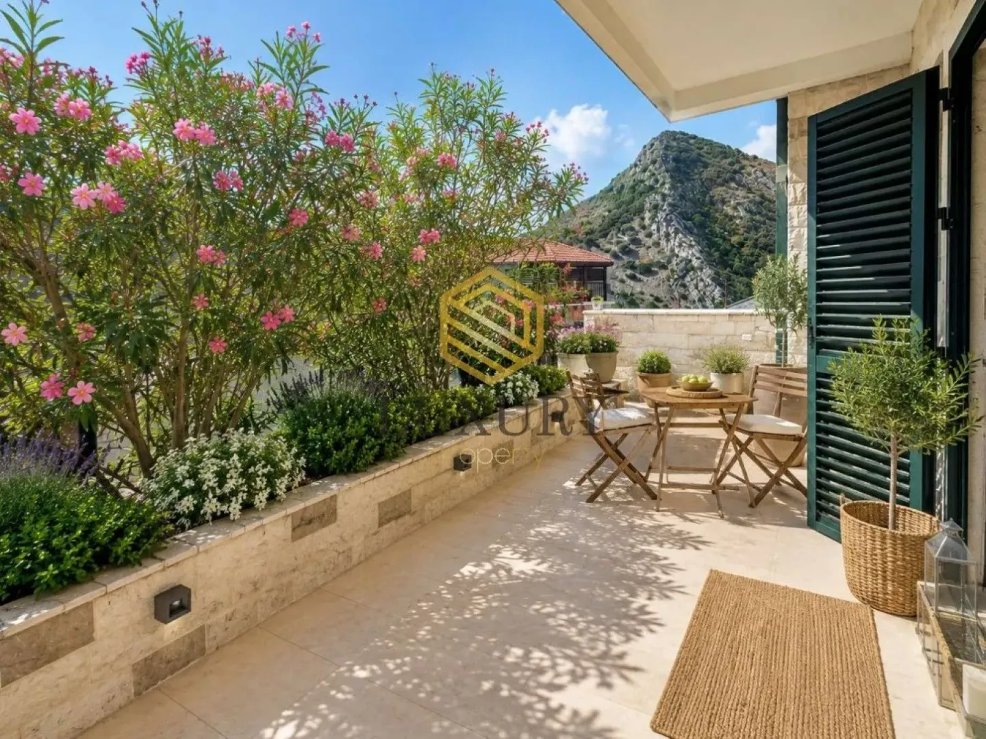 Izdavanje, kuća, 180m², Bečići, Budva