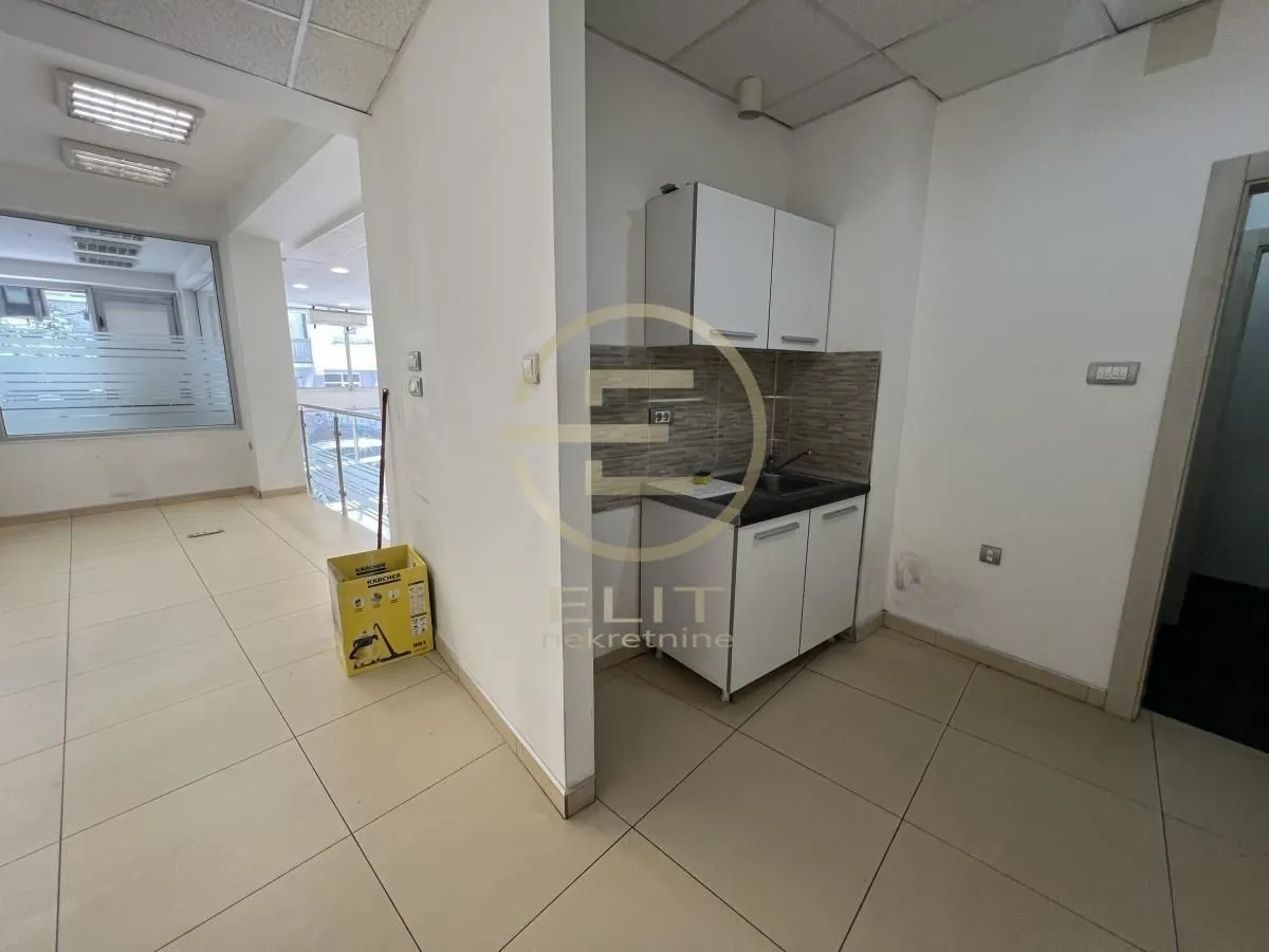 Rent, office space, 229m², Grbavica, Novi Sad Sve Podlokacije