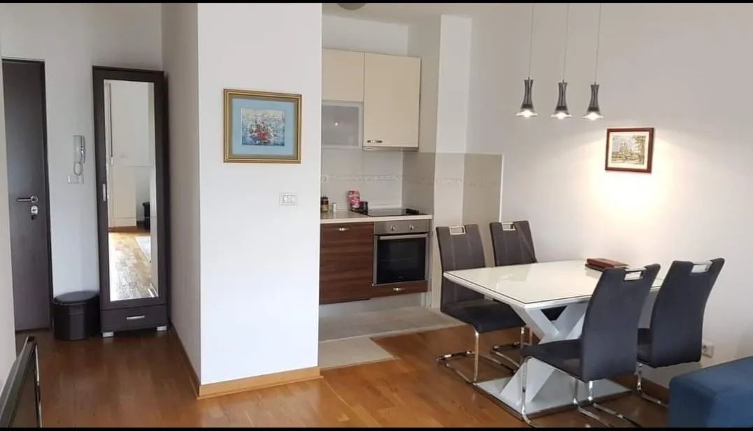 Izdavanje, jednosoban stan, 40m², City Kvart, Podgorica