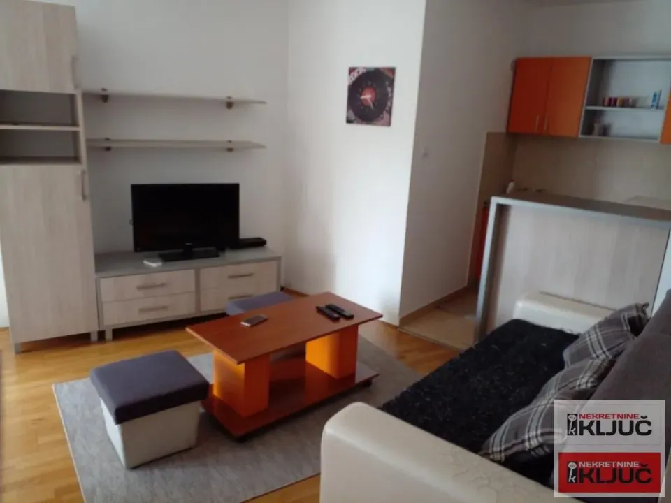 Izdavanje, jednosoban stan, 40m², Grbavica, Novi Sad Sve Podlokacije