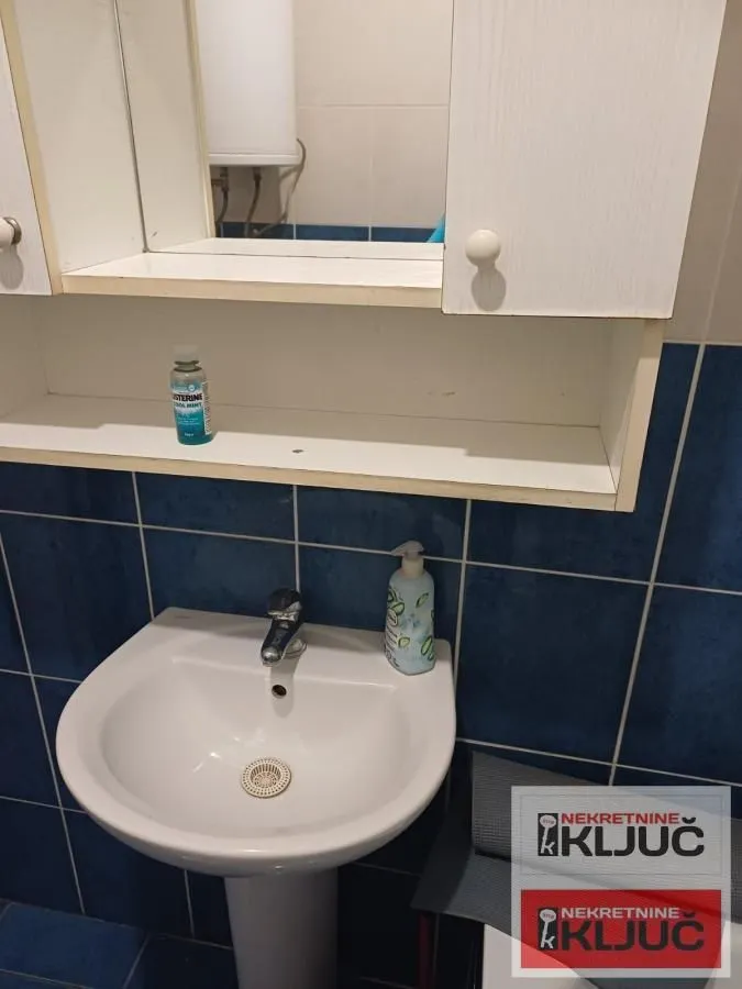 Izdavanje, dvosoban stan, 43m², Centar, Novi Sad