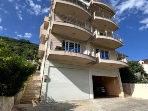 Izdavanje, trosoban stan, 130m², Igalo, Herceg Novi - image 4