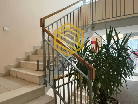 Rent, studio apartment, 35m², City Kvart, Podgorica - image 2