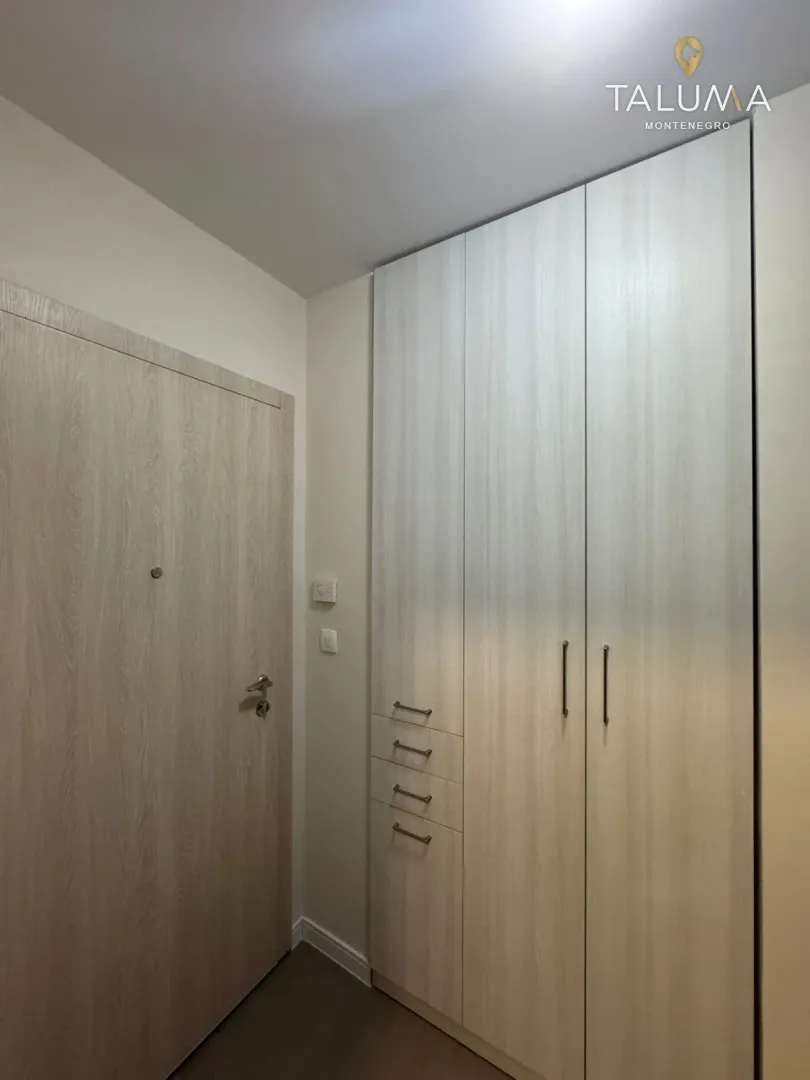 Izdavanje, jednosoban stan, 40m², Pobrežje, Podgorica