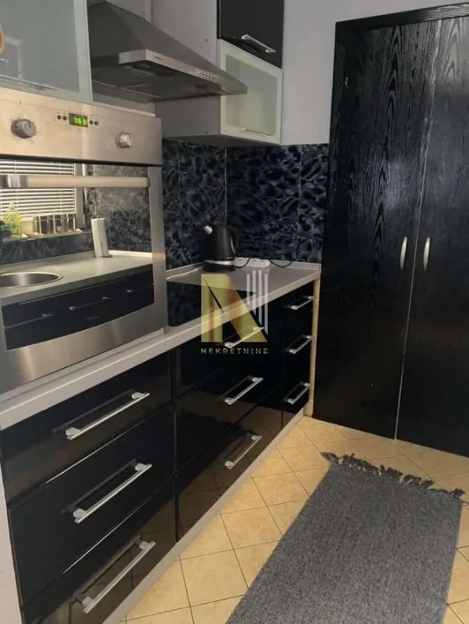 Prodaja, dvosoban stan, 53m², Centar, Subotica
