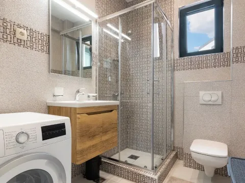Prodaja, dvosoban stan, 81m², Bečići, Budva - image 12