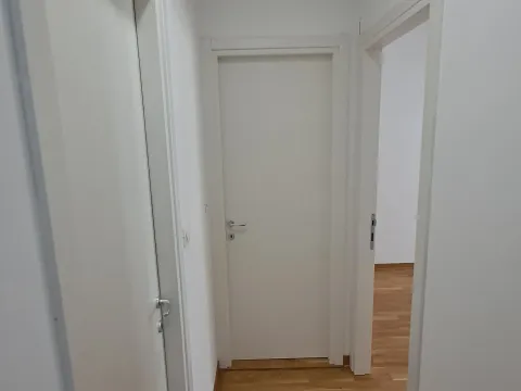 Izdavanje, dvosoban stan, 65m², Zagorič, Podgorica - image 11