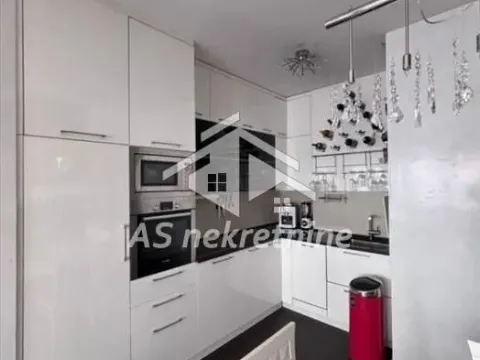 Izdavanje, četvorosoban stan, 105m², Savski Venac, Beograd - image 16