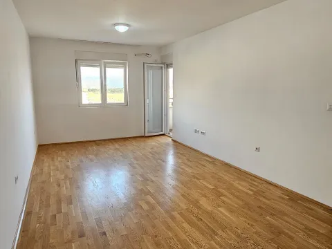 Rent, two bedroom apartment, 66m², Stari Aerodrom, Podgorica - image 2