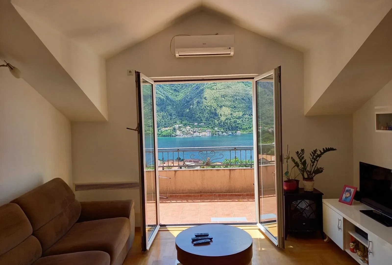 Prodaja, dvosoban stan, 62m², Dobrota, Kotor