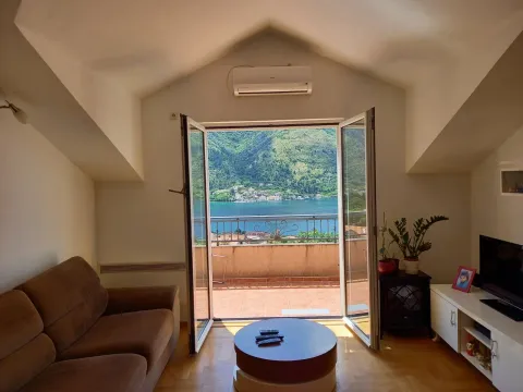 Sale, two bedroom apartment, 62m², Dobrota, Kotor - image 3