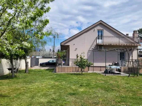 Rent, house, 100m², Gornja Gorica, Podgorica - image 14