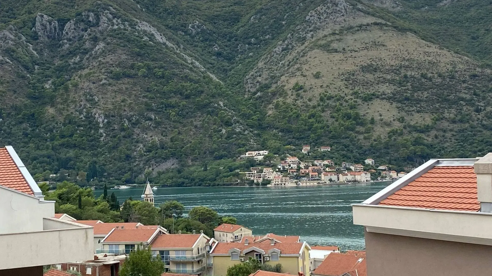 Prodaja, dvosoban stan, 62m², Dobrota, Kotor