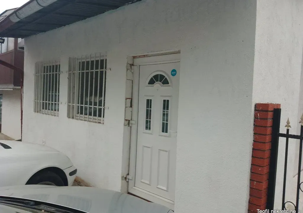 Izdavanje, poslovni prostor, 42m², Voždovac Sve Podlokacije, Beograd