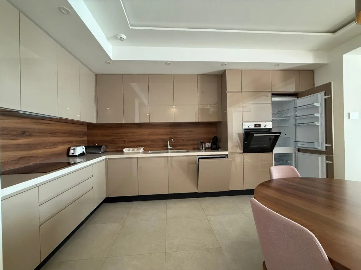 Prodaja, trosoban stan, 137m², Rafailovići, Budva