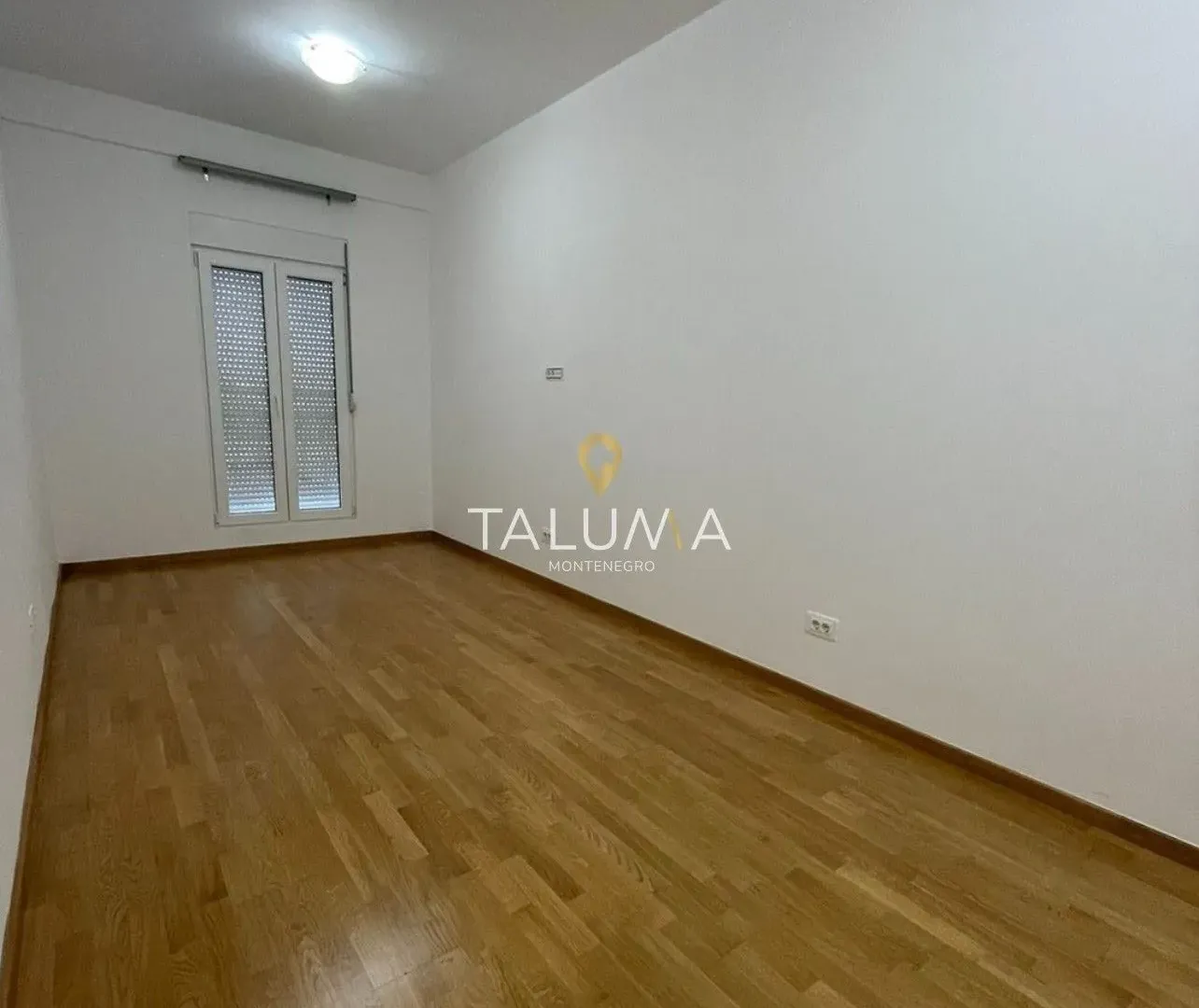 Izdavanje, dvosoban stan, 74m², Stari Aerodrom, Podgorica