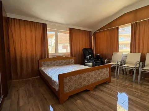Rent, four bedroom apartment, 160m², Tivat, Crna Gora - image 10