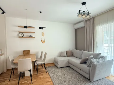 Sale, one bedroom apartment, 43m², Bečići, Budva - image 1