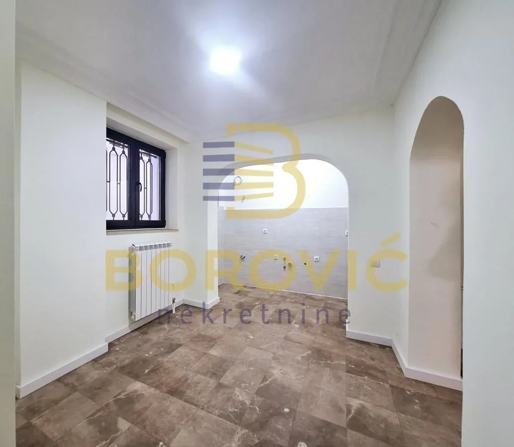 Prodaja, četvorosoban stan, 65m², Lekino Brdo, Voždovac Sve Podlokacije