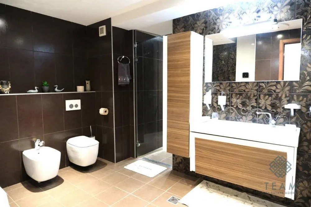 Rent, four bedroom apartment, 178m², Tološka šuma, Podgorica