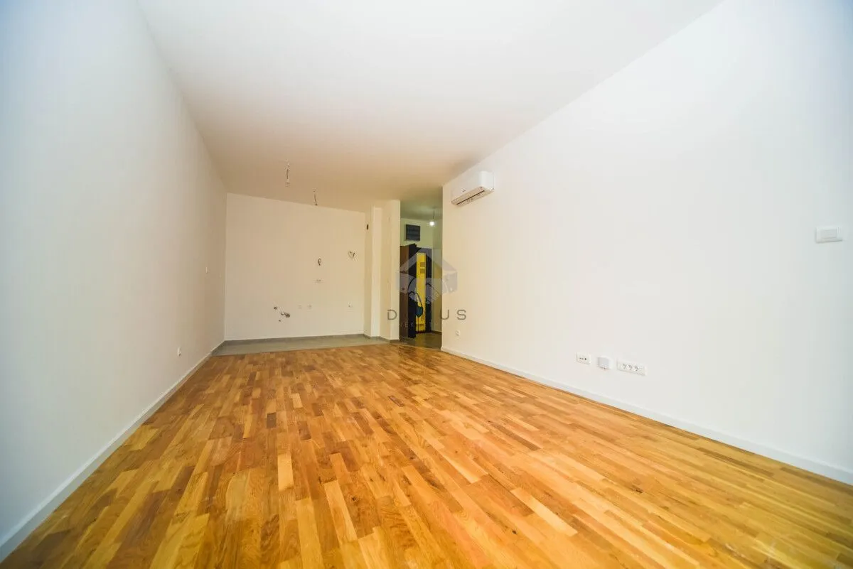 Prodaja, jednosoban stan, 45m², Tološi, Podgorica