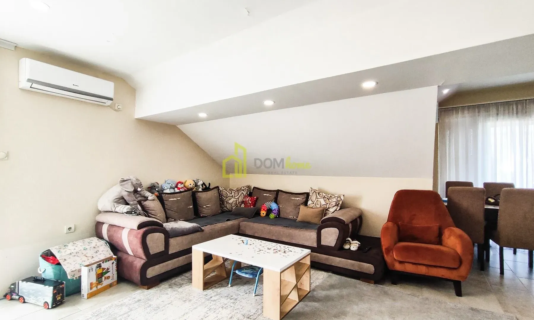 Prodaja, kuća, 250m², Tološi, Podgorica