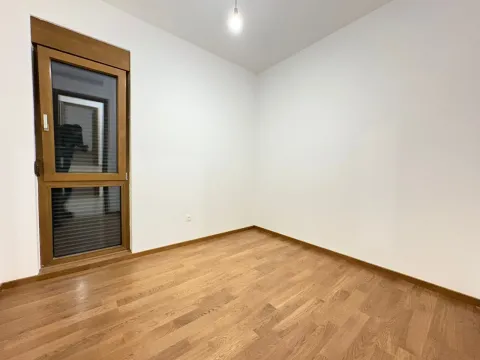 Izdavanje, trosoban stan, 85m², Vezirov Most, Podgorica - image 3