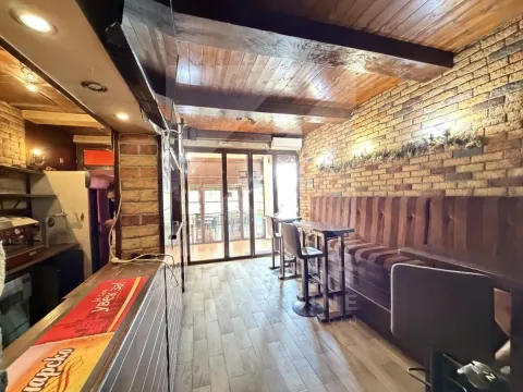 Izdavanje, poslovni prostor, 80m², Stari Aerodrom, Podgorica - image 1