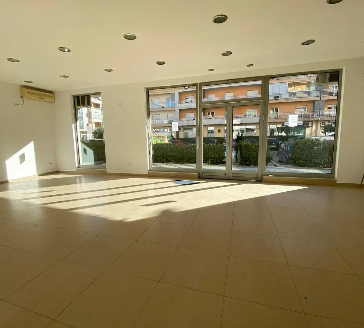 Rent, office space, 145m², City Kvart, Podgorica