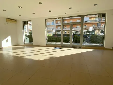 Izdavanje, poslovni prostor, 145m², City Kvart, Podgorica - image 6