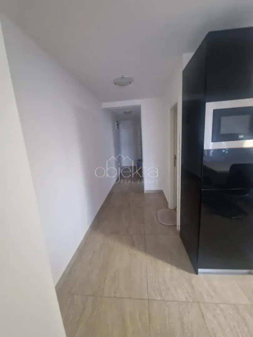 Izdavanje, jednosoban stan, 60m², Tivat, Crna Gora
