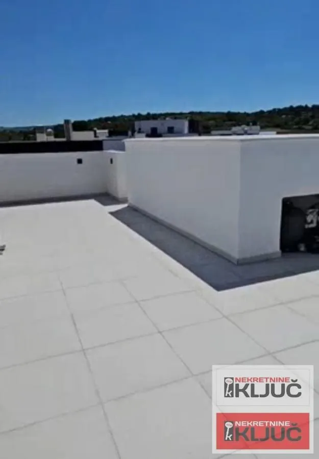 Prodaja, četvorosoban stan, 200m², Sremska Kamenica, Petrovaradin