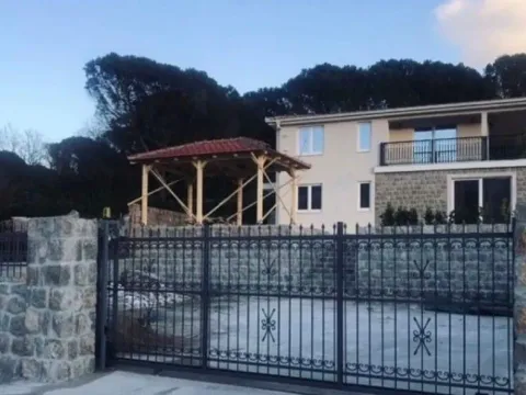 Izdavanje, kuća, 185m², Krimovica, Kotor - image 4