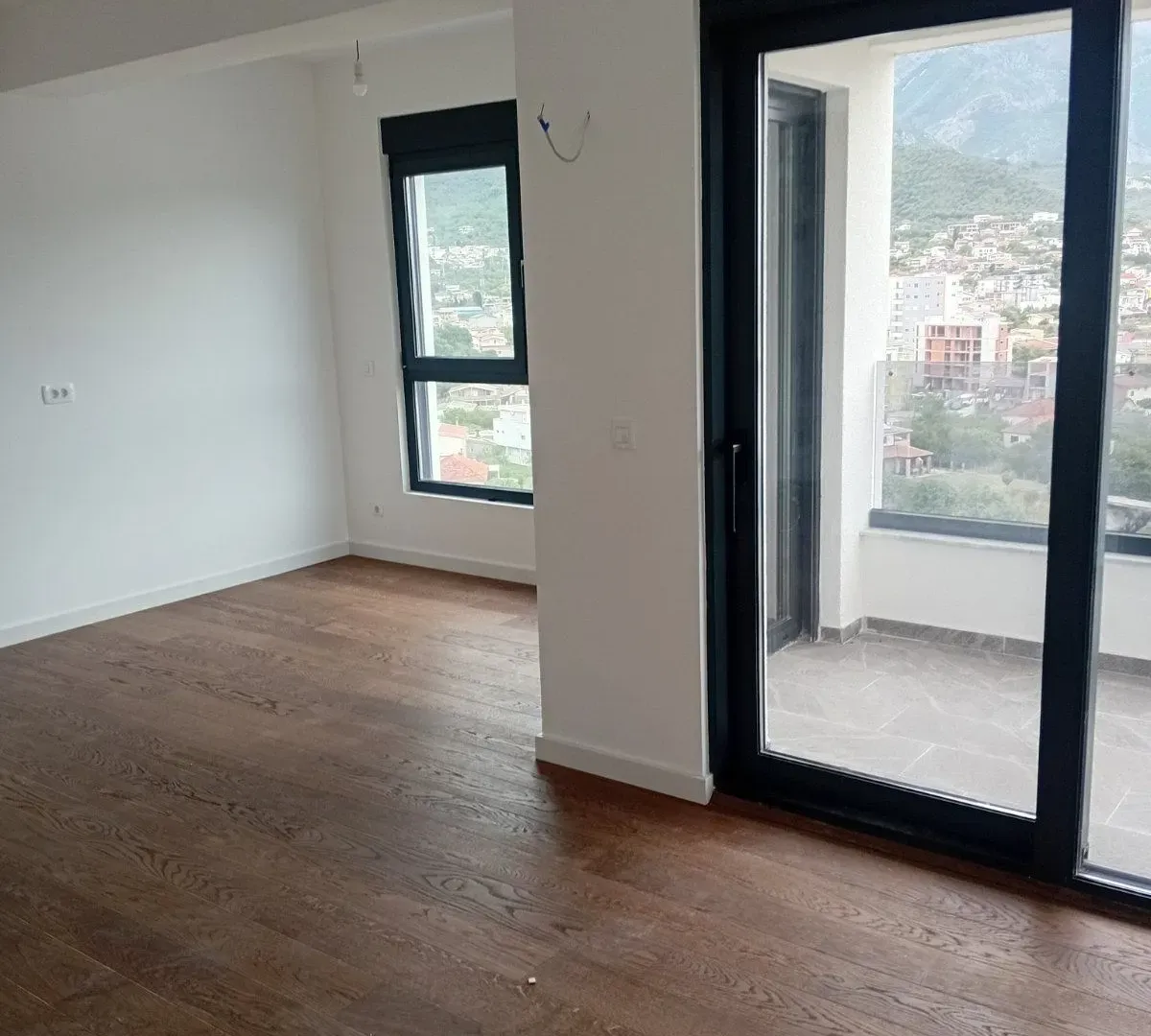 Sale, two bedroom apartment, 73m², Centar, Bar
