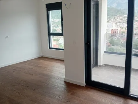 Prodaja, dvosoban stan, 73m², Centar, Bar - image 8